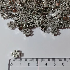 10 Dijes de Metal Cruz Equilibrio Calada - comprar online