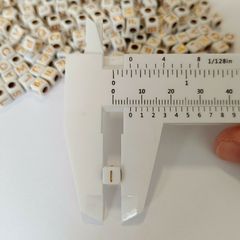 Letras Cuadradas Blanco con Dorado en internet
