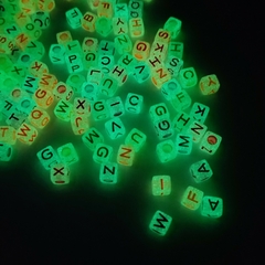 Letras Cuadradas - Brillan en la Oscuridad - Entre Hilos y Cuentas