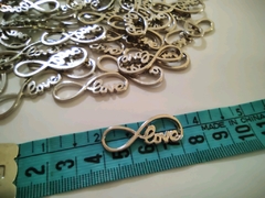 10 Dijes de Metal Infinito Love - comprar online