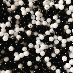 Cuentas Plásticas Surtidas 6mm B/N - comprar online