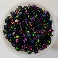 Letras Cuadradas Negras con Letras de Colores