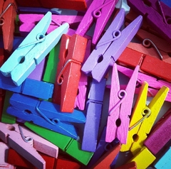 Broches de Madera de Colores