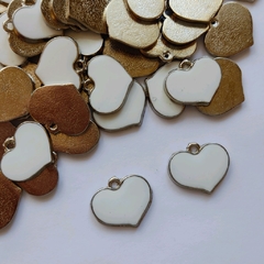 Dijes Corazones Esmaltados Blancos