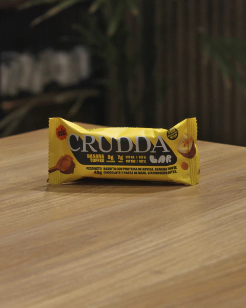 BARRA PROTEICA SABOR BANANA Y TOFFEE x 40GMS - CRUDDA - comprar online