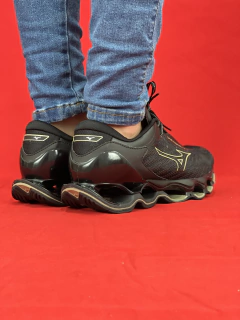 Mizuno Prophecy 12 Preto Dourado na internet