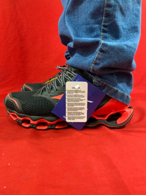 Mizuno Prophecy 11-S Preto e vermelho