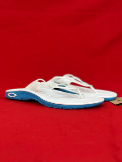 Chinelo oakley branco azul - comprar online