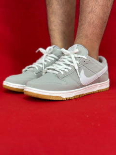 Nike dunk cinza branco sola marrom nacional - comprar online