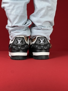 Louis vuitton trainner bota preto branco na internet