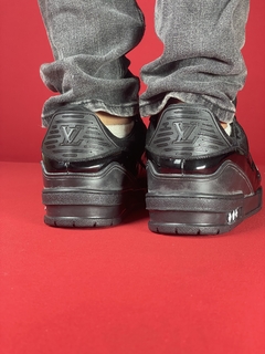 Louis vuitton trainner bota todo preto brilhante na internet