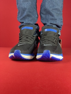 Nike ZoomX preto sola beje, azul nacional na internet