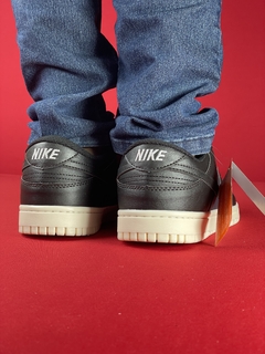 Nike dunk preto/azul escuro sola amarelo na internet
