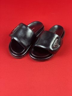 Chinelo slide prada todo preto