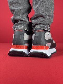 Hugo Boss Jonah Cinza preto na internet