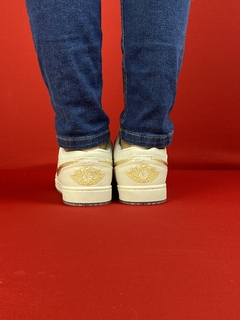 Air Jordan 1 Low Lv bege dourado Nacional S na internet