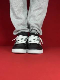 Adidas grand court preto e branco na internet