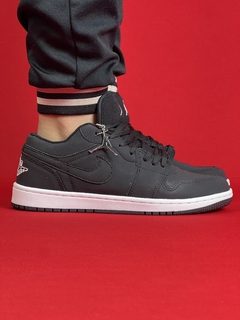 Air Jordan 1 Low Preto Camurca Sola Branca Nacional S