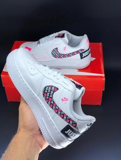 Nike Air Force na internet