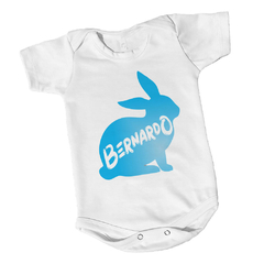 roupinha-bebe-de-pascoa-com-nome-coelho-azul