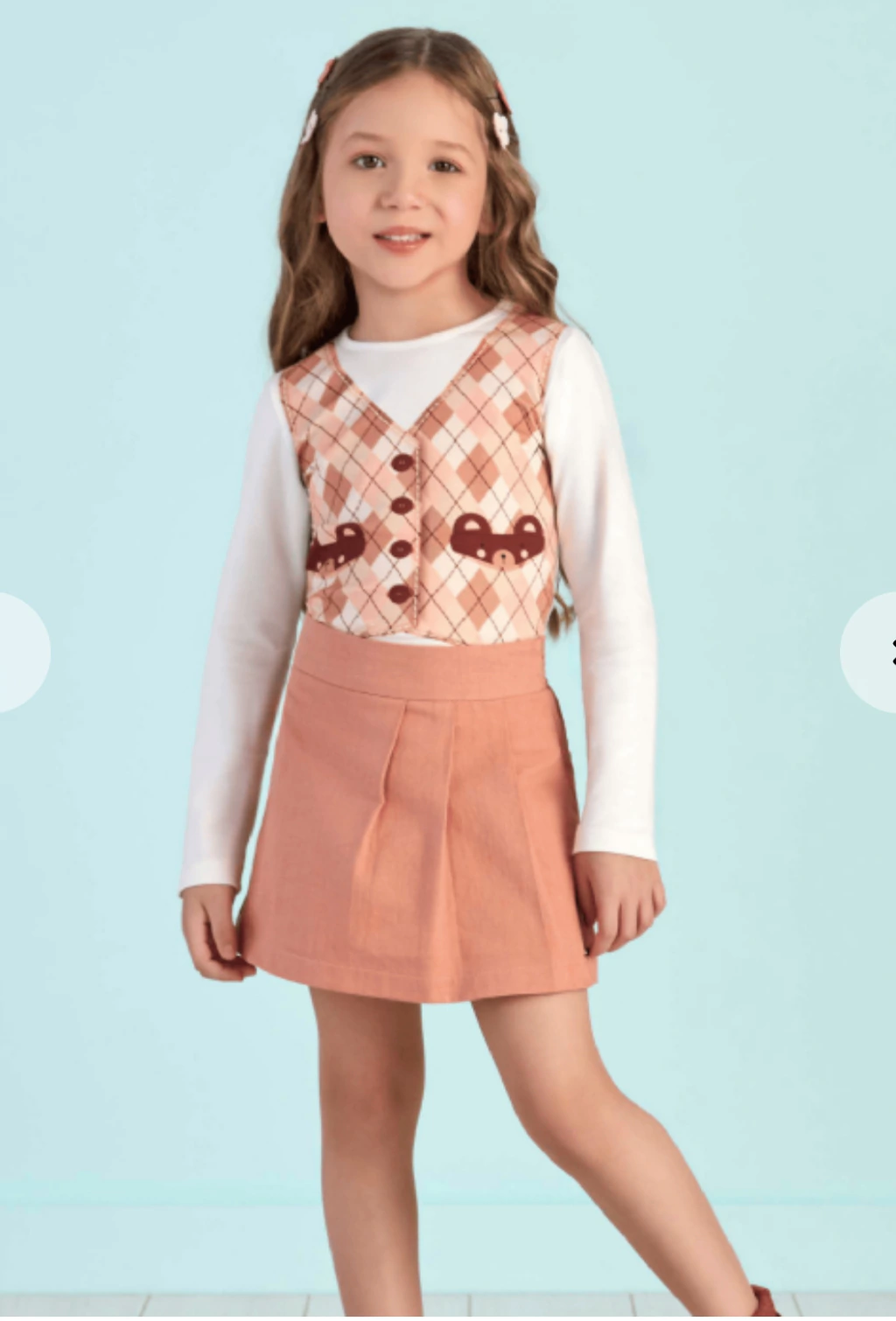 CONJUNTO BLUSA COM APLICAÇÃO DE COLETE E SHORT SAIA MON SUCRE