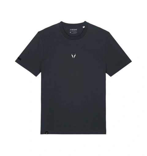 Remera La Natividad Essentials Negra