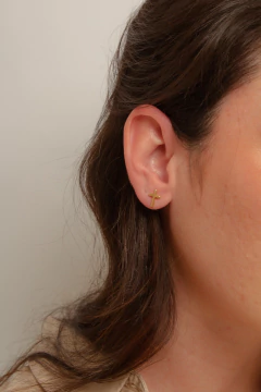 BRINCOS MINI CRUZ BANHO OURO - comprar online