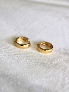 ARGOLINHAS LISAS PP BANHO OURO (0,7cm)