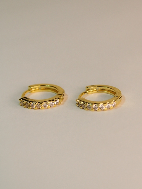 Argolinhas microzirconias 0,8cm primeiro ou segundo furo banho ouro
