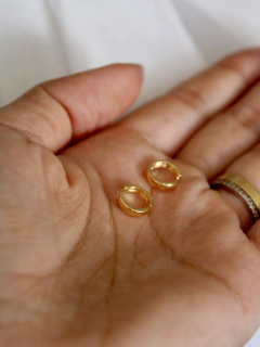 ARGOLINHAS LISAS PP BANHO OURO (0,7cm) - comprar online