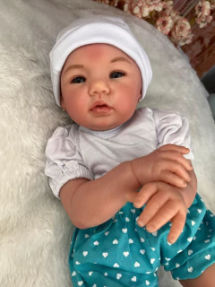 Imagem do Bebê Reborn Menina Realista Carequinha Com Enxoval Completo