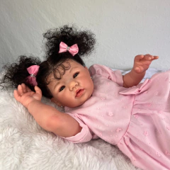 LINDA BEBÊ REBORN MENINA DO CABELO AFRO COM VESTIDO E LAÇO - comprar online