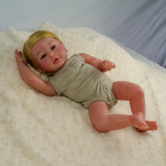 Bebê Reborn Menina Corpo de Pano 48 cm Com Acessórios