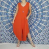 Macacão Pantacourt Assimétrico Com Bolso Laranja Hippie e Boho