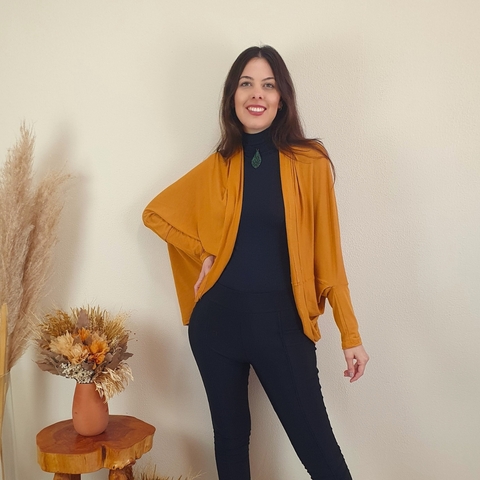 Cardigan Feminino Estilo Boho com Corte Arredondado Mostarda