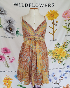 Vestido Indiano Curto Decote V com Estilo Boho Hippie