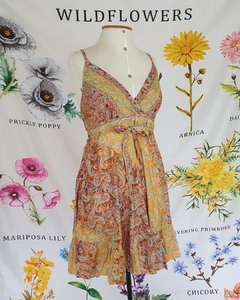 Vestido Indiano Curto Decote V com Estilo Boho Hippie