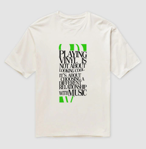 Camiseta Oversized Playing Vinyl – A Escolha de Quem Vive a Música de Verdade - Zetaz Camisetas