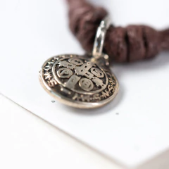 Pulsera cordón con dije San Benito - comprar online
