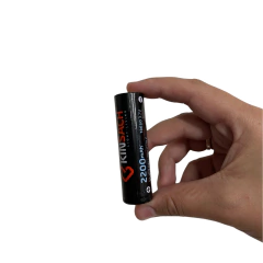 LANTERNA RECARREGÁVEL LED 19CM PRETO E VERMELHO H24215 MD - Terratop Aventura