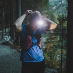 LANTERNA DE CABEÇA RECARREGÁVEL 250 LÚMENS SMINI FLY ROSE SILVA - loja online