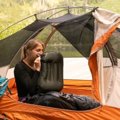 TRAVESSEIRO INFLÁVEL TRAVEL PILLOW CINZA COGHLANS - Terratop Aventura