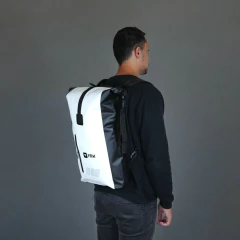 MOCHILA ESTANQUE DUFFEL BAG BK 20L BRANCO E PRETO NAUTIKA - comprar online
