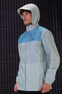 JAQUETA MASCULINA HIDROREPELENTE POLIAMIDA CORTA VENTO CINZA E AZUL 2075018098CZ03 ALPEN - loja online