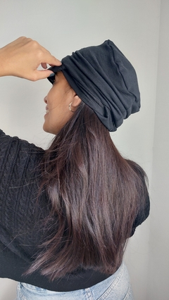 TURBANTE VISERA LANILLA NEGRO - comprar online