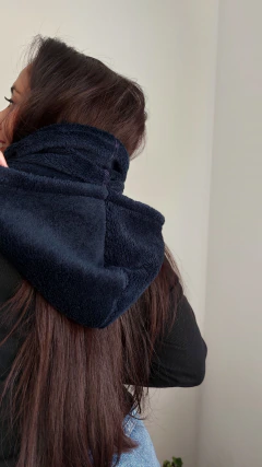 Imagen de CAPUCHA CON CUELLO PELUDITO MARINO