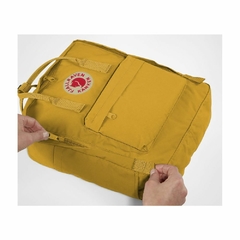 Mochila FJÄLLRÄVEN Kånken Clássica Ochre - comprar online