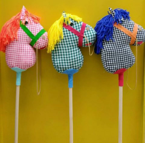 Caballo de palo - B y E