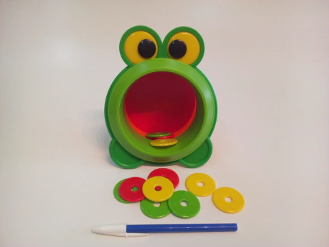 Sapito con 12 Fichas con Base de Madera - Playstick