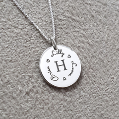 Colar Prata 925 Personalizado Medalha Inicial + Nomes - Boreale Joias